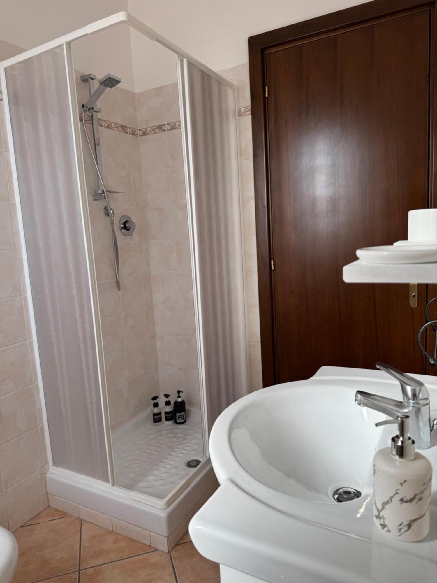 Guest House La Casaccia 菲乌米奇诺 外观 照片
